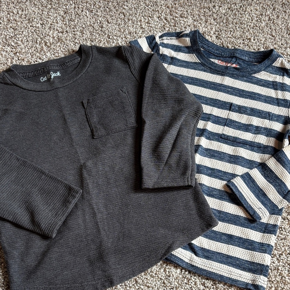 Bundle of 2 long sleeve 3T shirts